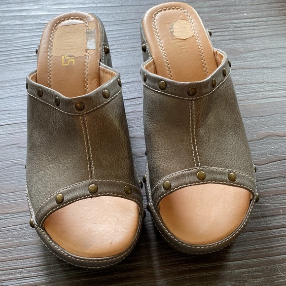 FloJo’s clogs in Bronzie gray with clunky heels. Size 7. - Picture 3 of 8